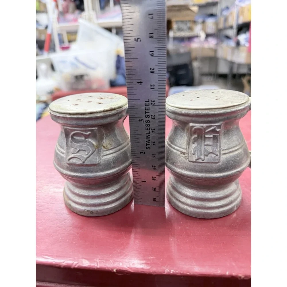 Vintage Wilton Armetale 5 Inch Tall Handled Pewter Salt And Pepper‎ Shakers USA